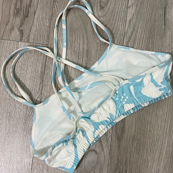 Carve Designs Swim Top Size Medium - Picture 2 of 2